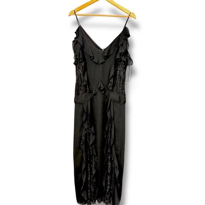 Дълга официална рокля с дантела