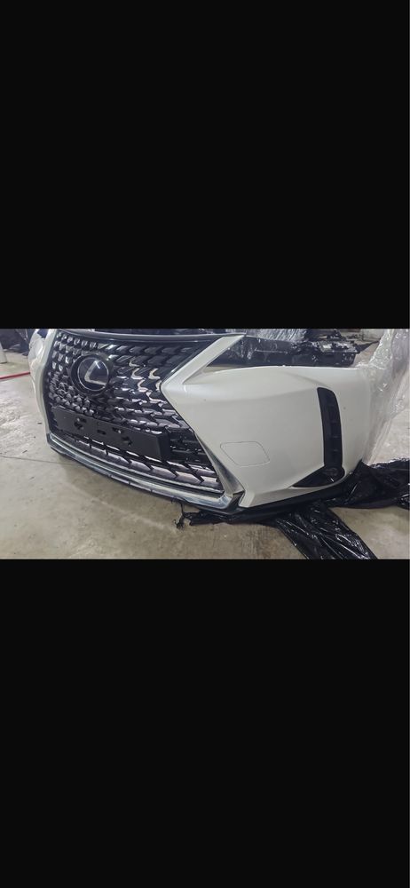 Lexus UX Bară față