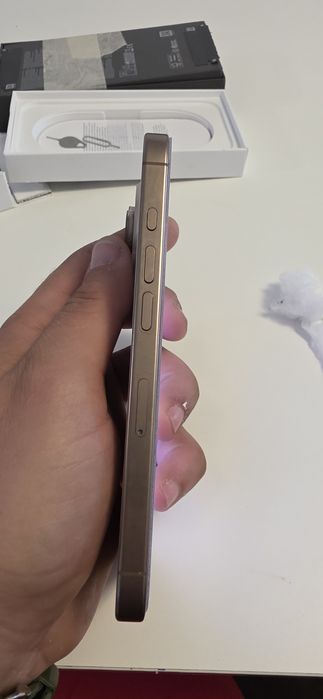Iphone 16 pro с гаранция и застраховка
