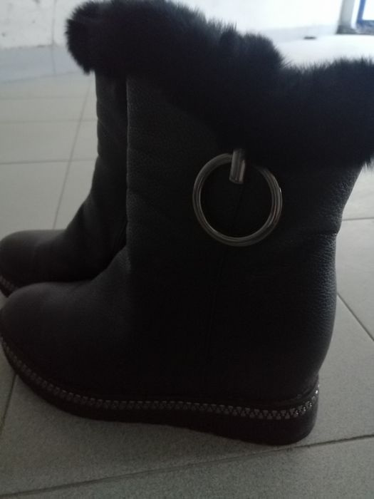 Ботуши, почти нови  с вътрешна платформа