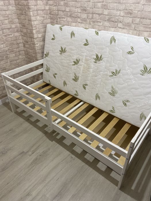 Кровать в детскую комнату