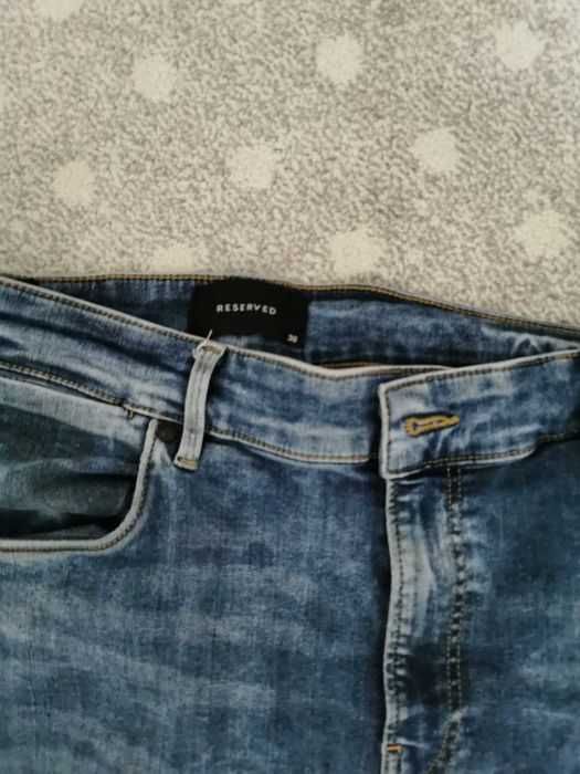 Blugi reserved și scurti