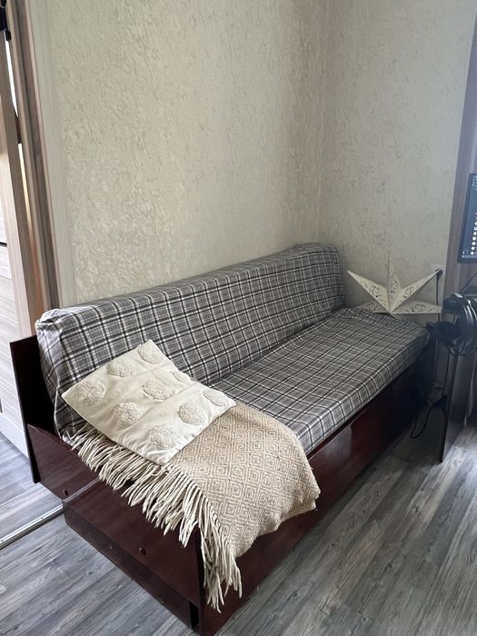Тахта 80×190 с пружинным матрасом и спинкой — компактная односпальная