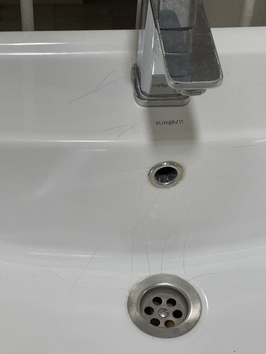 Раковина с мебелью для ванной