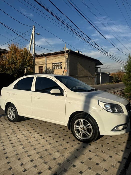 Продается а.м Нексия 3 автомат цвет белый