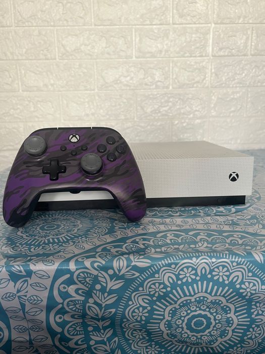 Xbox One S 1TB!!! Перфектно състояние!