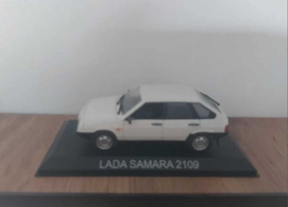 Masinuta scara 1/43 macheta Lada Samara (DeAgostini)