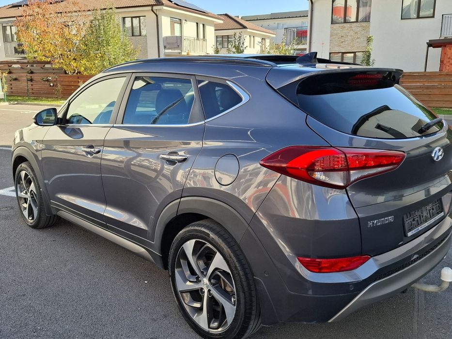 Vând Hyundai Tucson 2.0 CRDI 4WD 6AT LUXURY PACK+