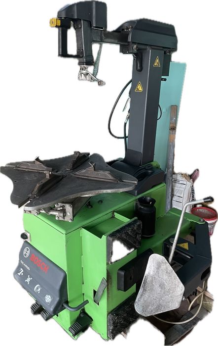 Машина за монтаж/демонтаж на гуми Bosch