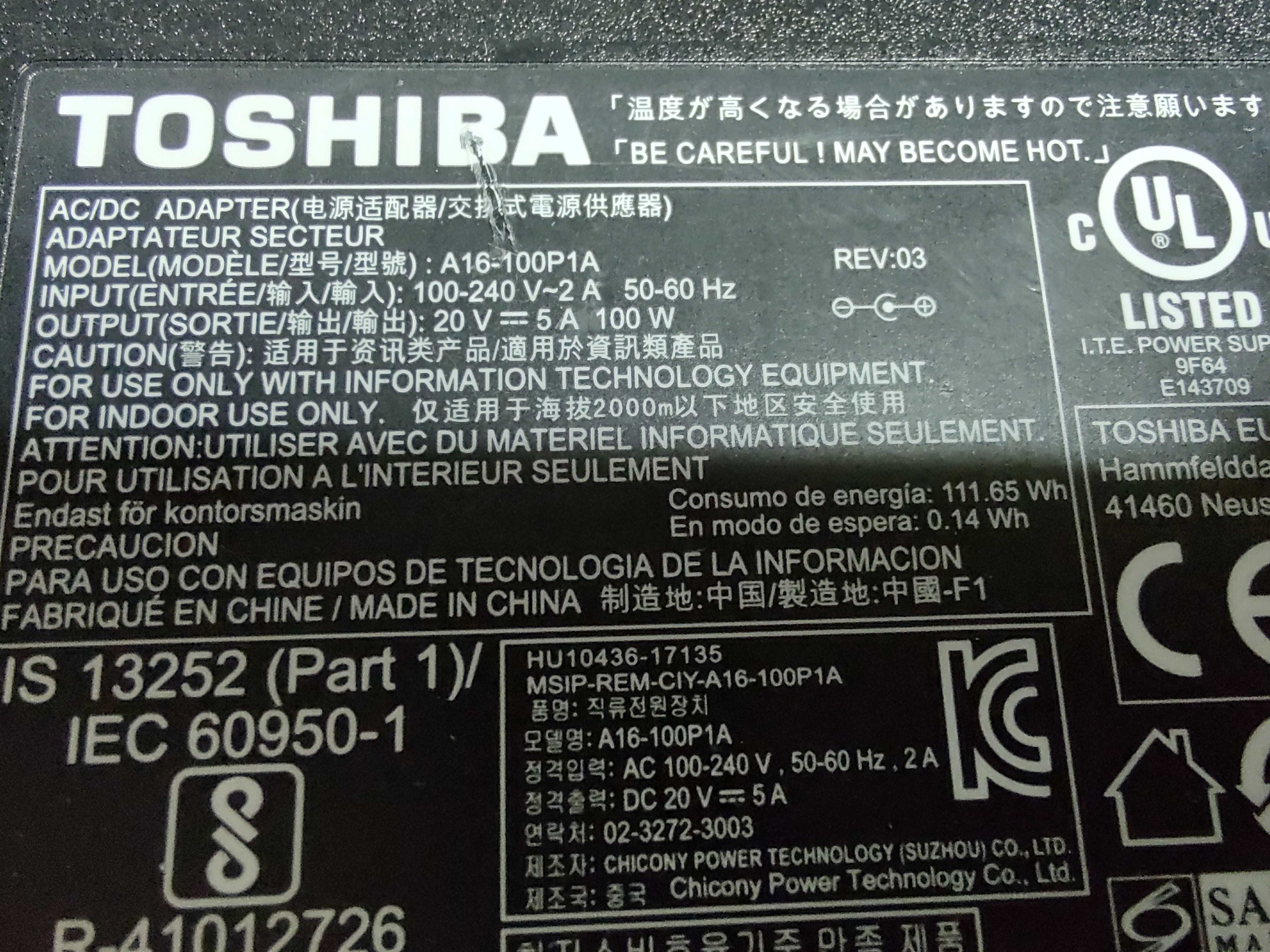 Toshiba Thunderbolt 3 Dock complet cu alimentator si cablu date