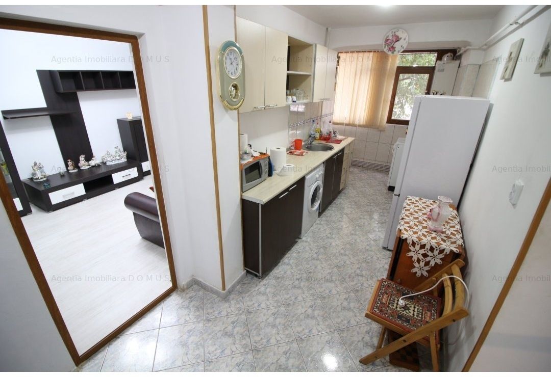 Vând apartament 2 camere ( spațiu comercial)