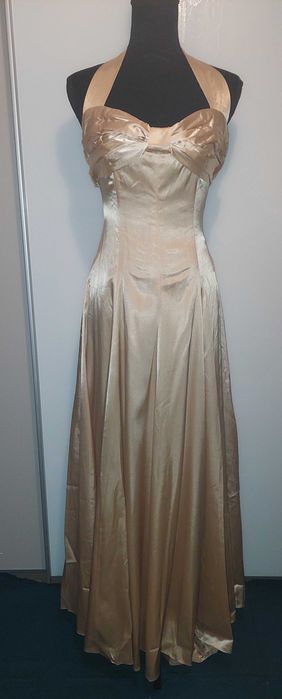 Rochie lunga aurie cu trena