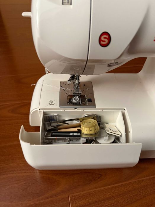 Masina de cusut Singer Curvy 8770