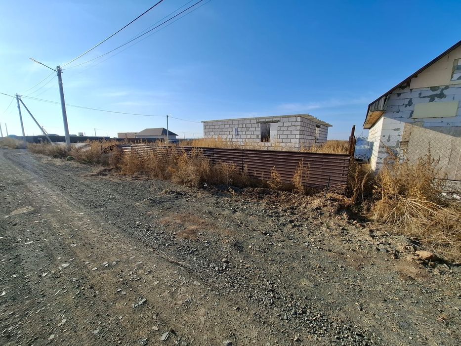 Продам зем участок есть фундамент стены