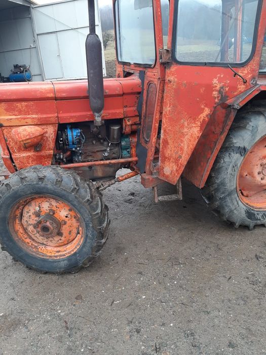 Vând sau schimb tractor u445 dt