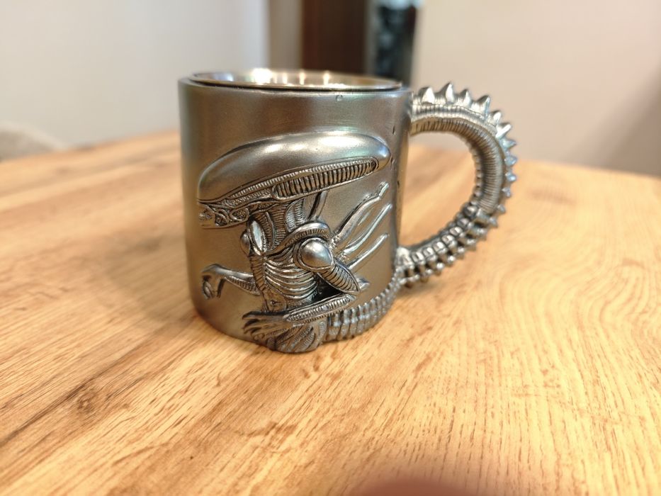 Vând cană Xenomorph