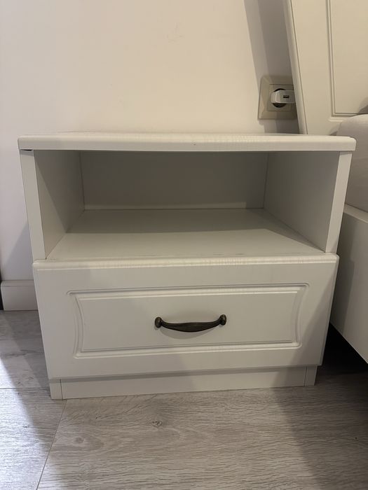 Vând mobilier complet de dormitor