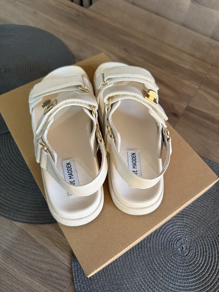 Сандали Steve Madden