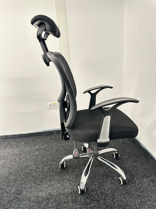 Scaun de birou tip Mesh, ergonomic cu suport lombar si cervical.