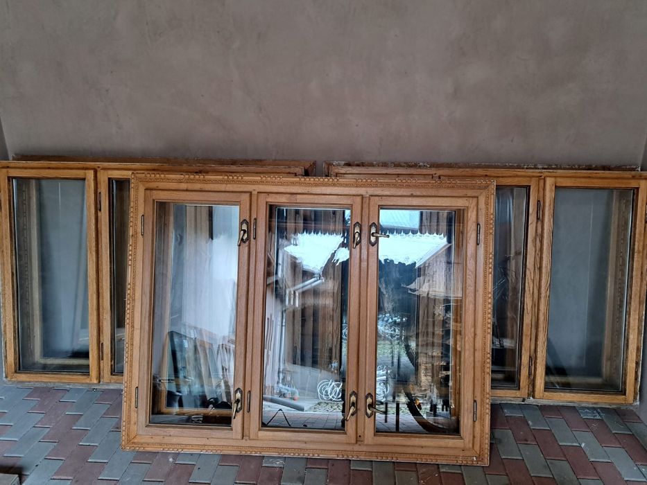 Vand geamuri in stolarie de stejar