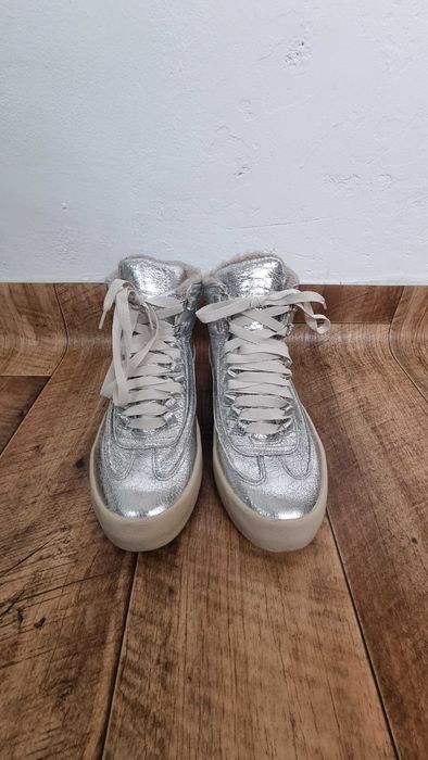 Високи металик кецове на Зара и маратонки Адидас Ориджинълс