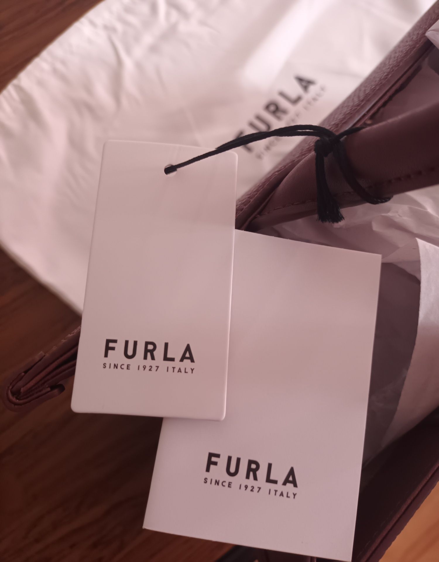 Нова бордо Furla