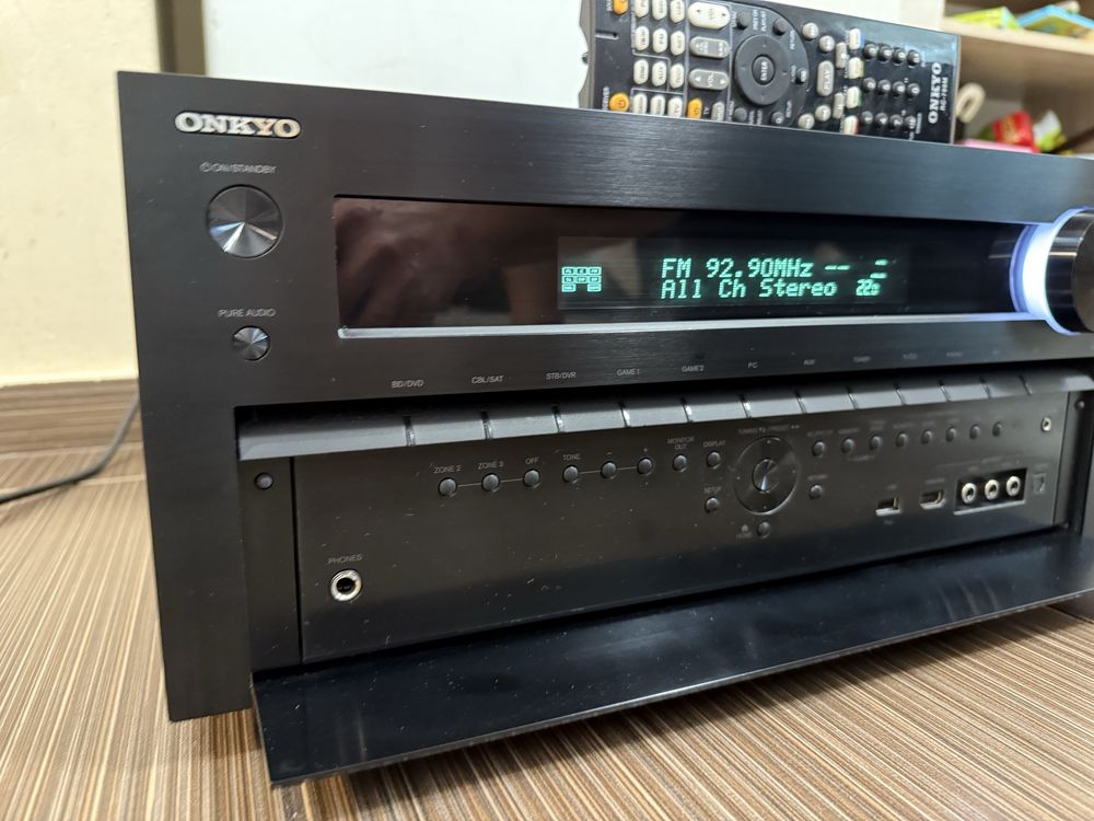 Onkyo TX-NR818 resiver