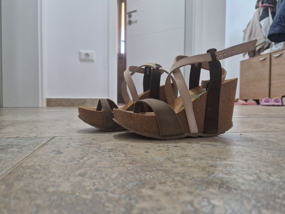 Vând sandale piele naturala