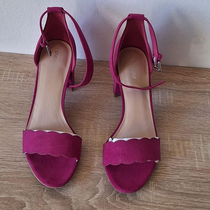 Sandale finuțe elegante de culoare mov