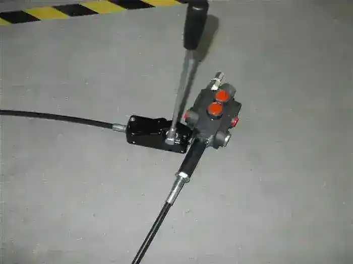 Kit complet distribuitor o maneta cablu si joystick 2 positii tractor
