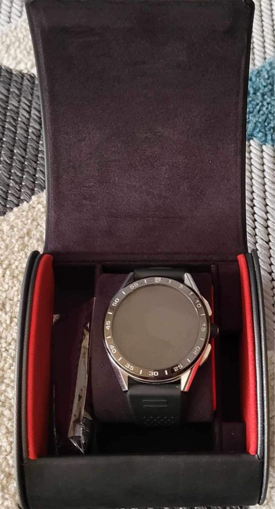 Продавам часовник Tag Hauer Connected