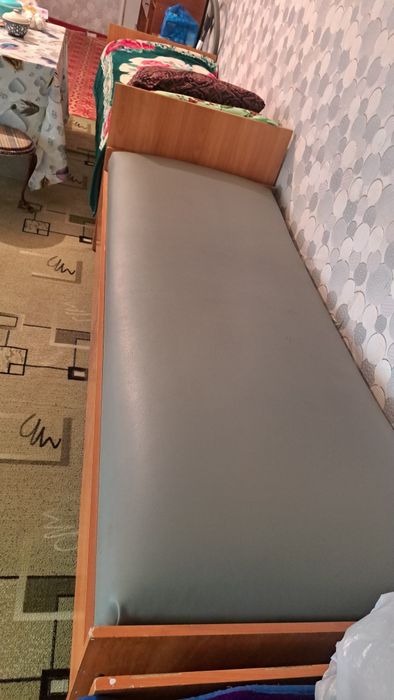 Шкаф и кровати 5штук.