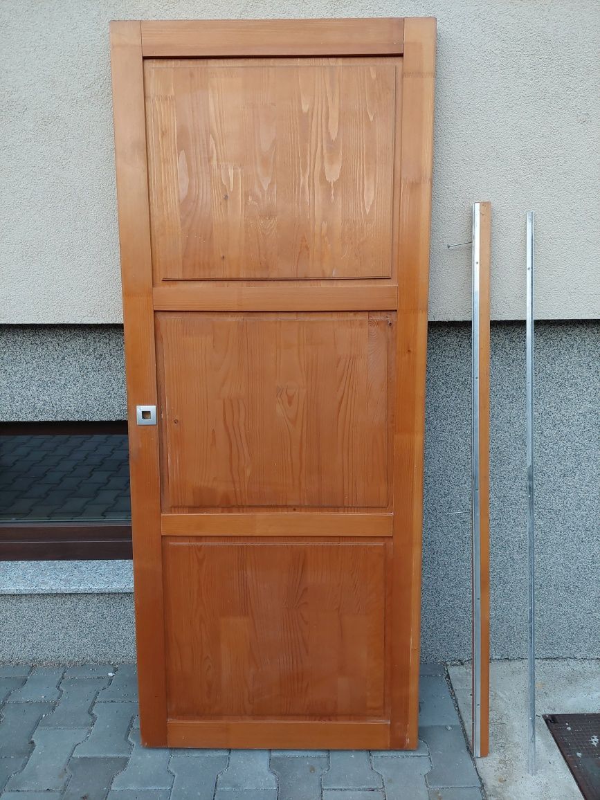 Ușa din lemn stratificat pe role