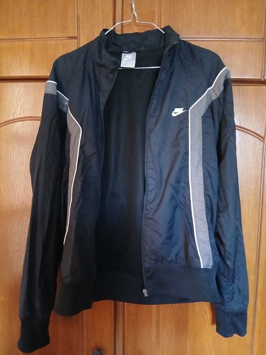 Vând geacă Nike pentru băieți