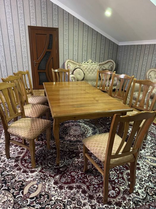 Стол со стульями