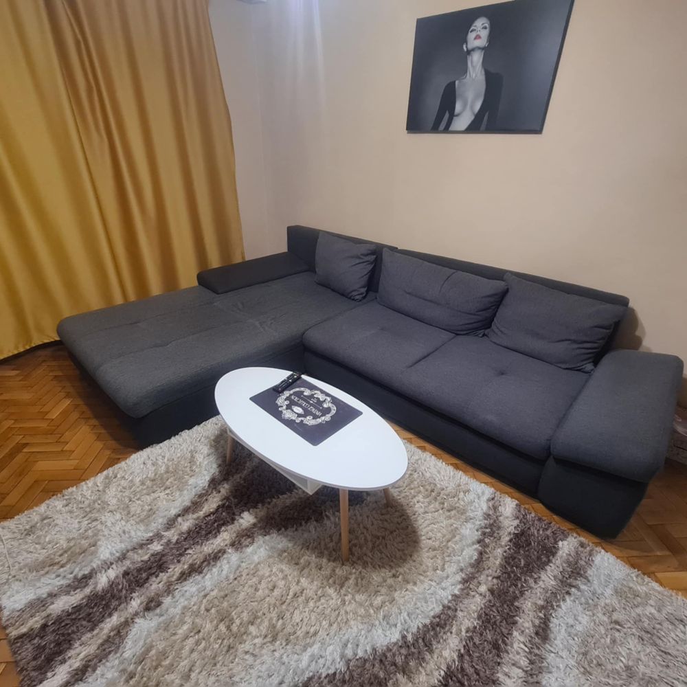 Vand mobila+canapea extensibila+masuta cafea +covor