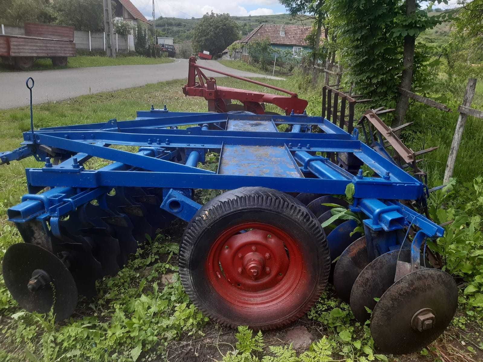 Vand tractor U650 cu disc si plug
