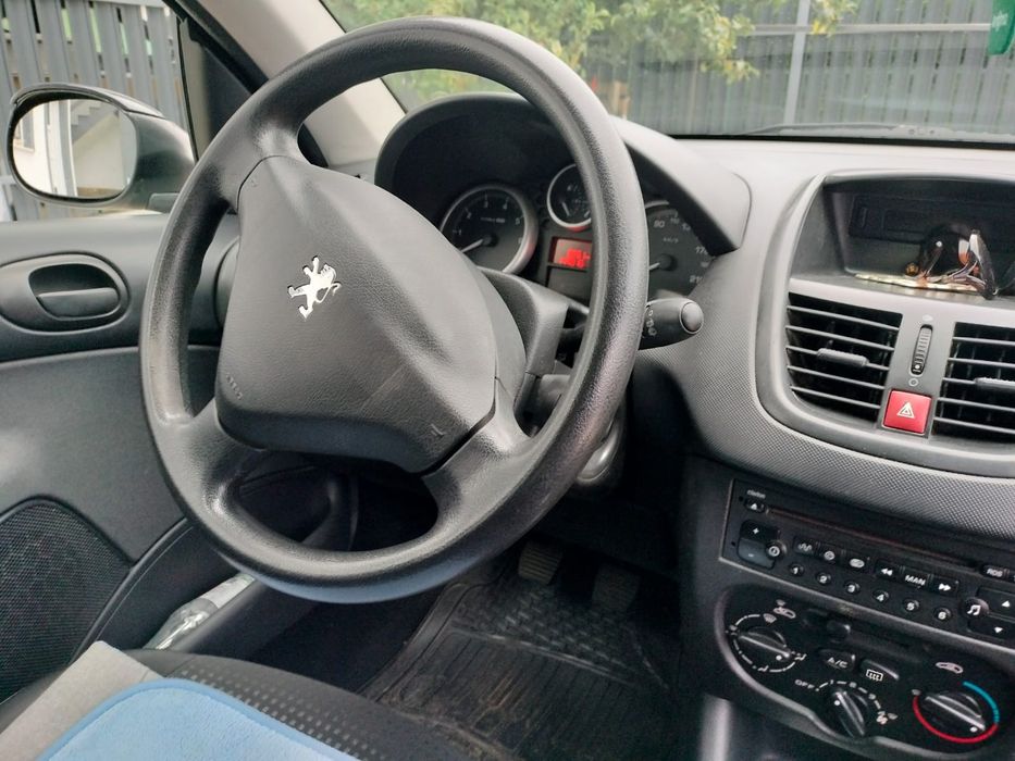 Vând autoturism peugeot 206