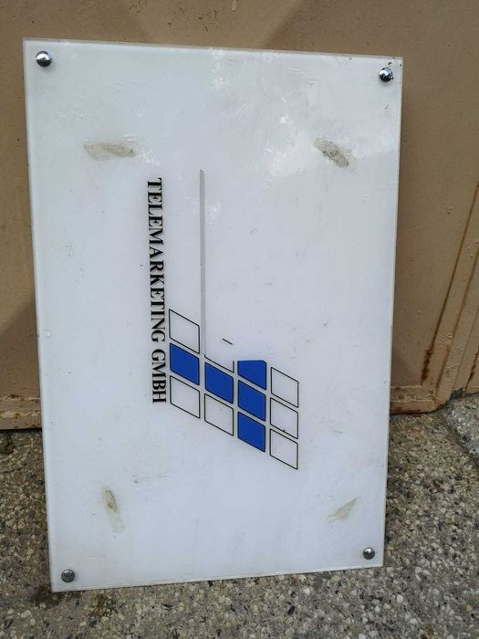 Продавам фирмена табела