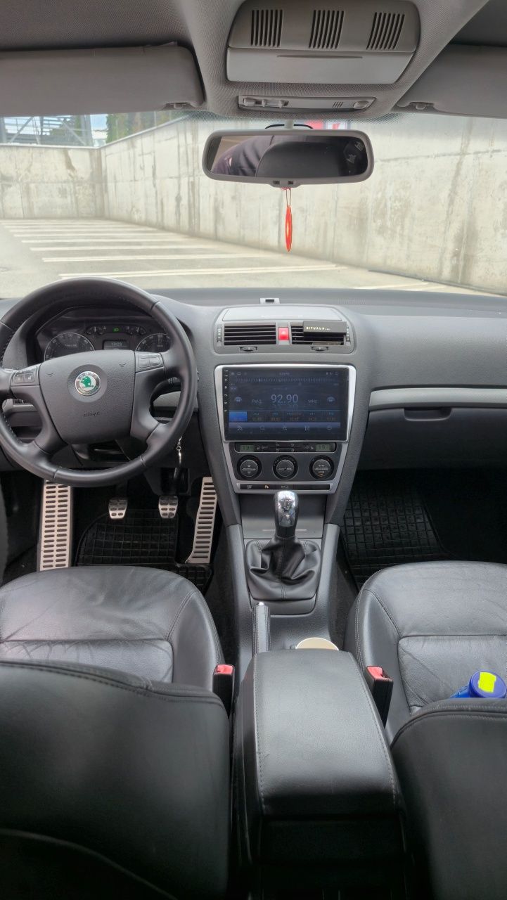 Vând Skoda Octavia II