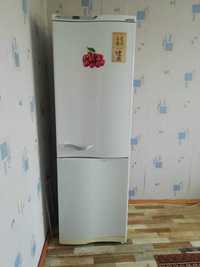 Холодильник в отличном состоянии двухкамерный