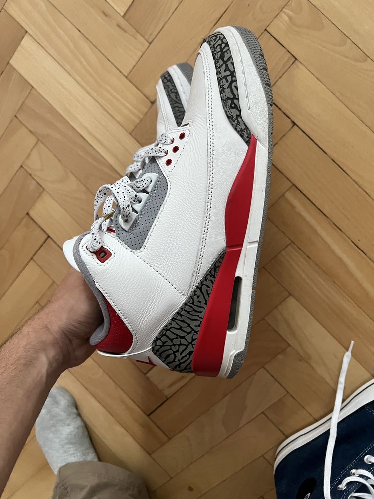 Air Jordan 3 red