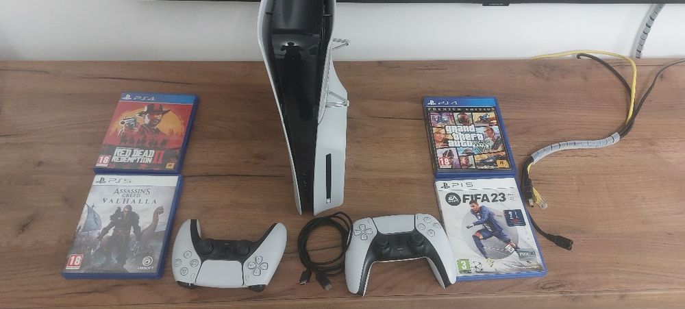 PlayStation 5 - 2 manete - 4 jocuri - casti