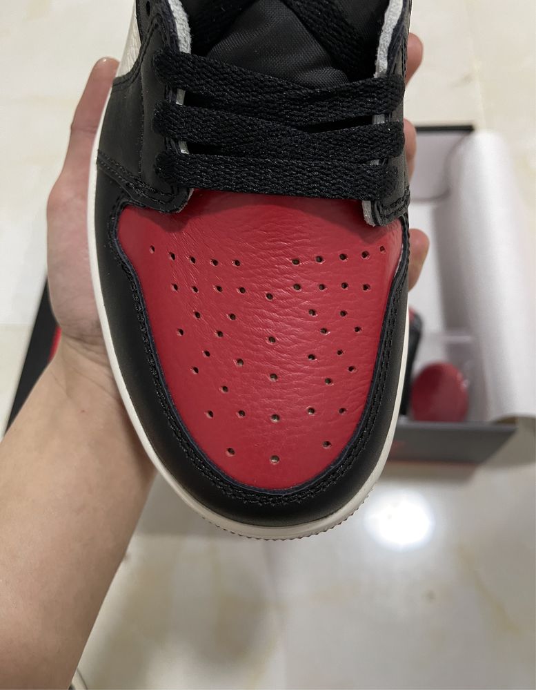 Air Jordan 1 Retro High Bred Toe
