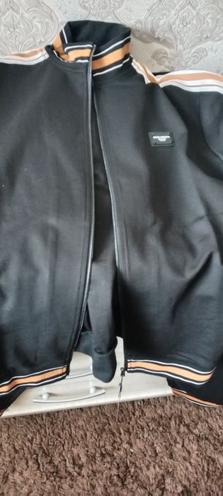 Продам спортивный костюм новый