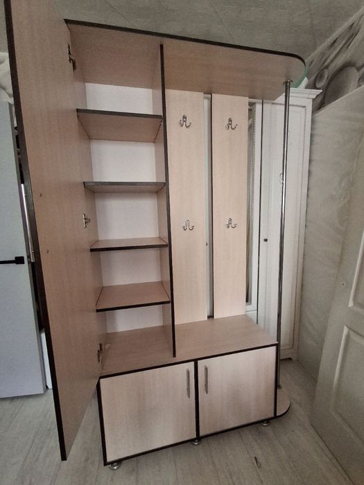 Продам прихожую для коридора