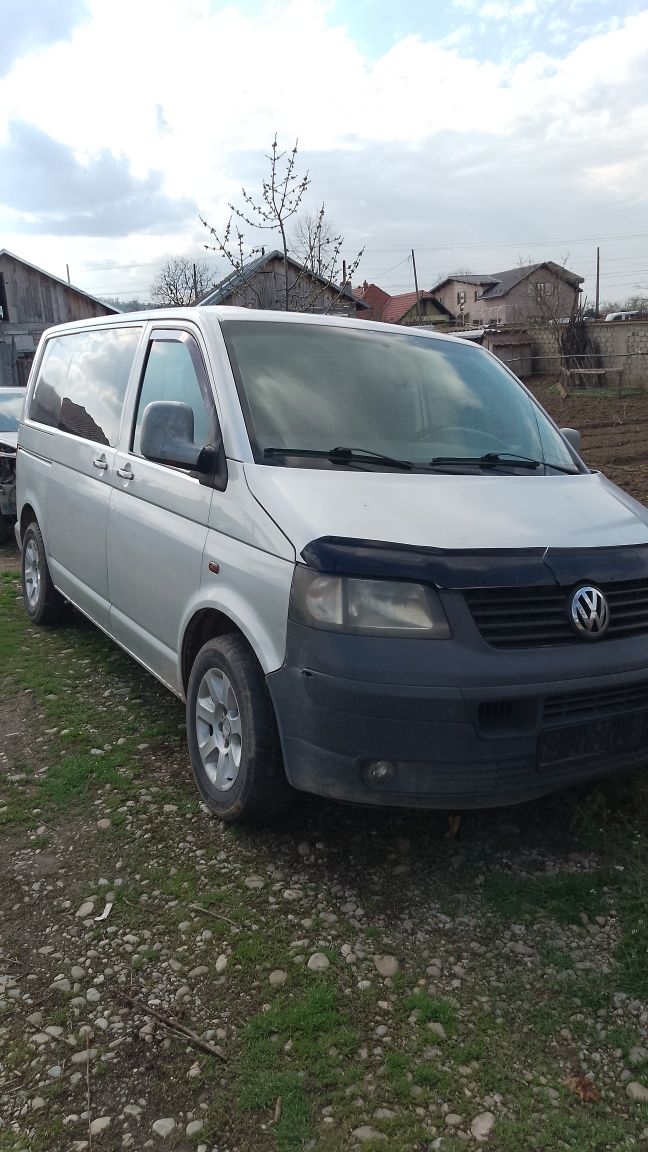 Dezmembrez VW T5 motor 2.5 AXE 174 cp cv 6 tr. Orice piesa disponibila
