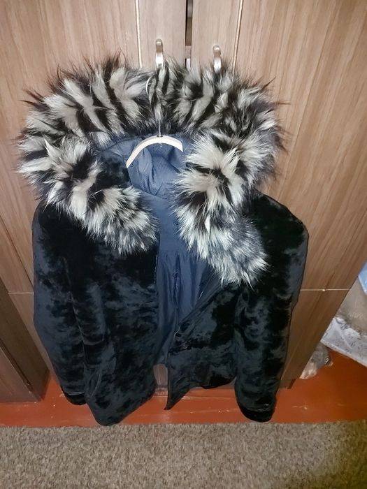 Продам  шубу  маской  котик    женскаю  раз  48