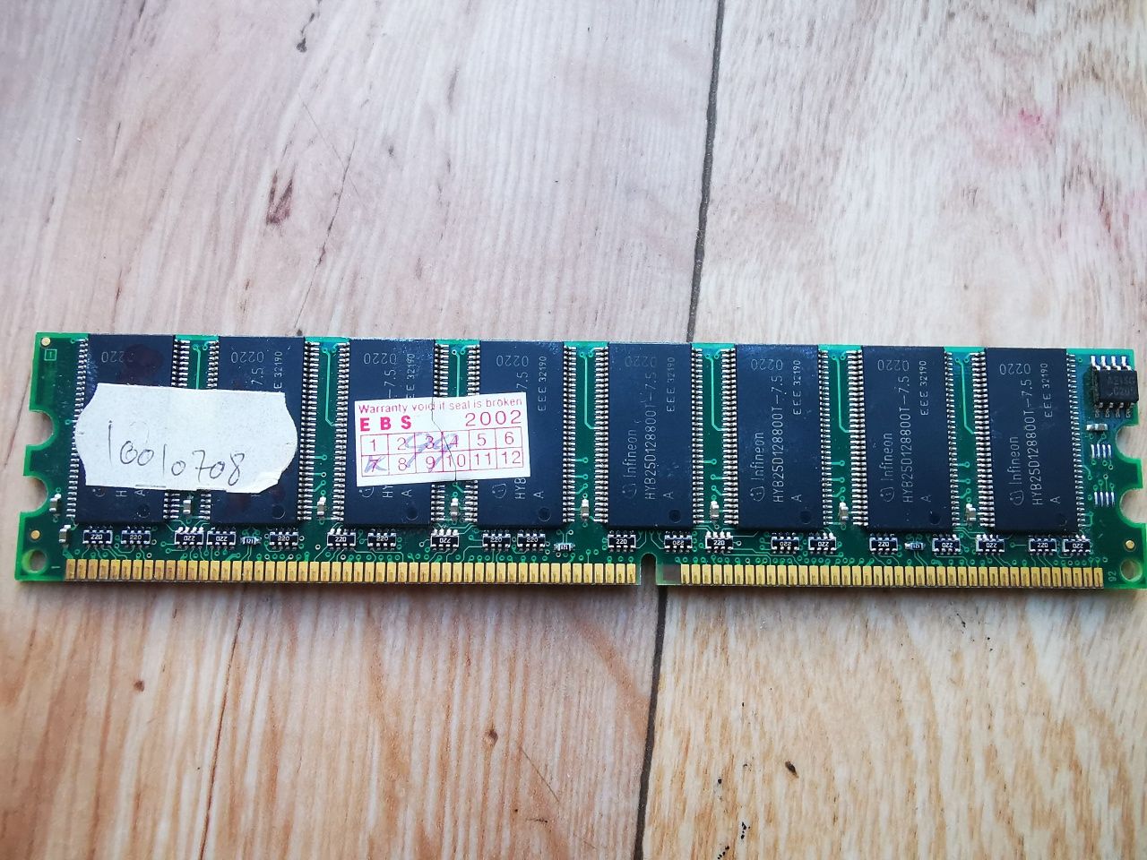 Memorie Vintage Infineon HYB25D128800T-7.5 / Memorie Ram DRAM