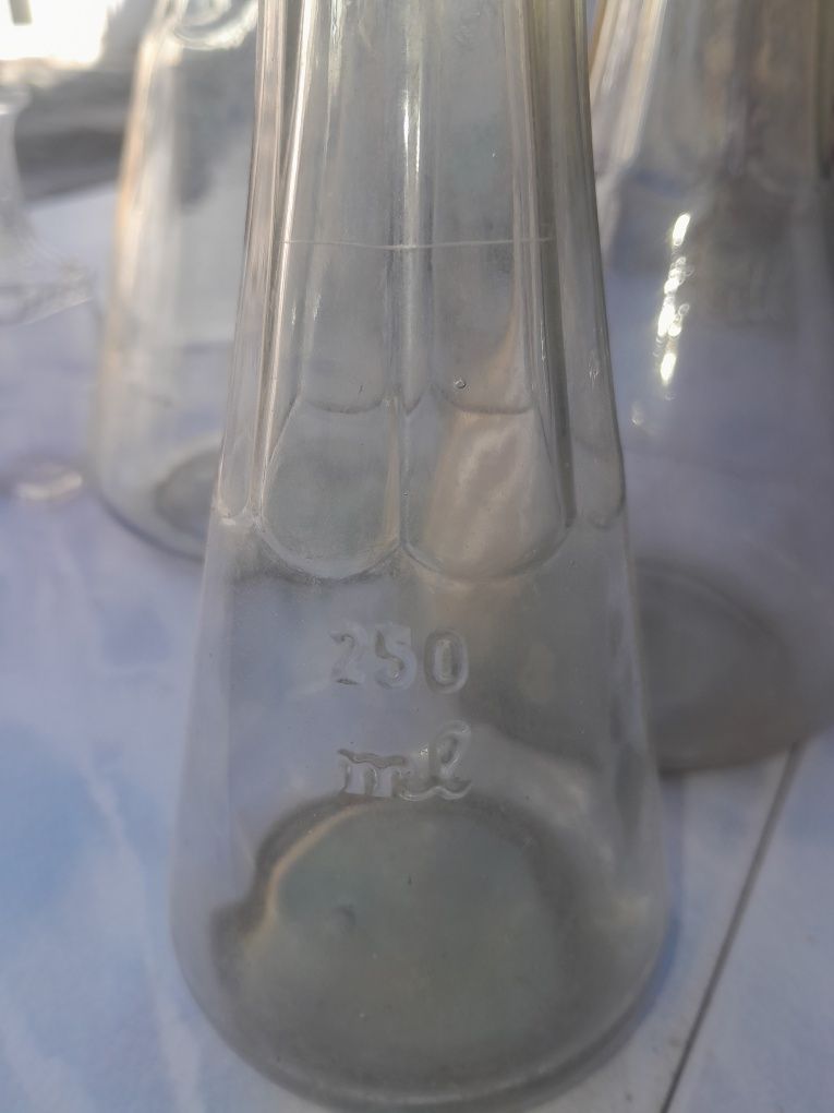 Sticluțe vechi de bautură , gradate
